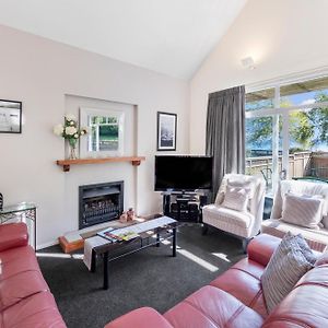 Three-Bedroom Chalet Lake View